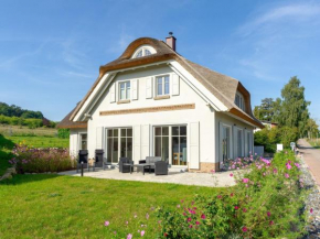 Landhaus Max in Moritzdorf - Luxus unter Reet mit Seeblick, Kamin, Sauna, Sellin